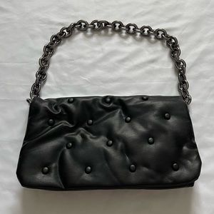 Padded shoulder bag